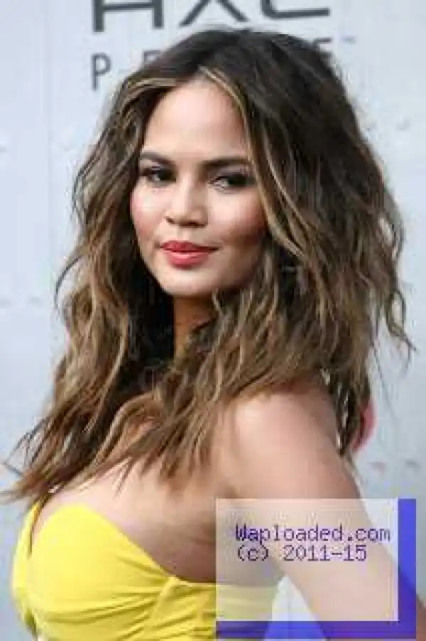 Floyd Mayweather Reacts To Chrissy Teigen